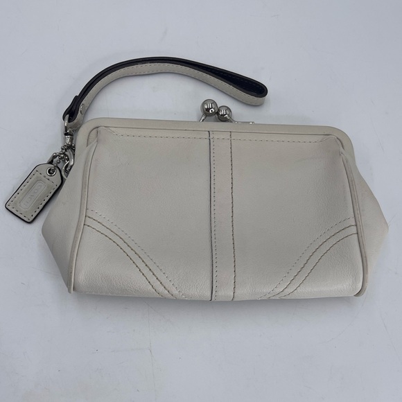 COACH Soho Kisslock Off White Leather Framed Wristlet Clutch Purse Cosmetic Case - Picture 1 of 8